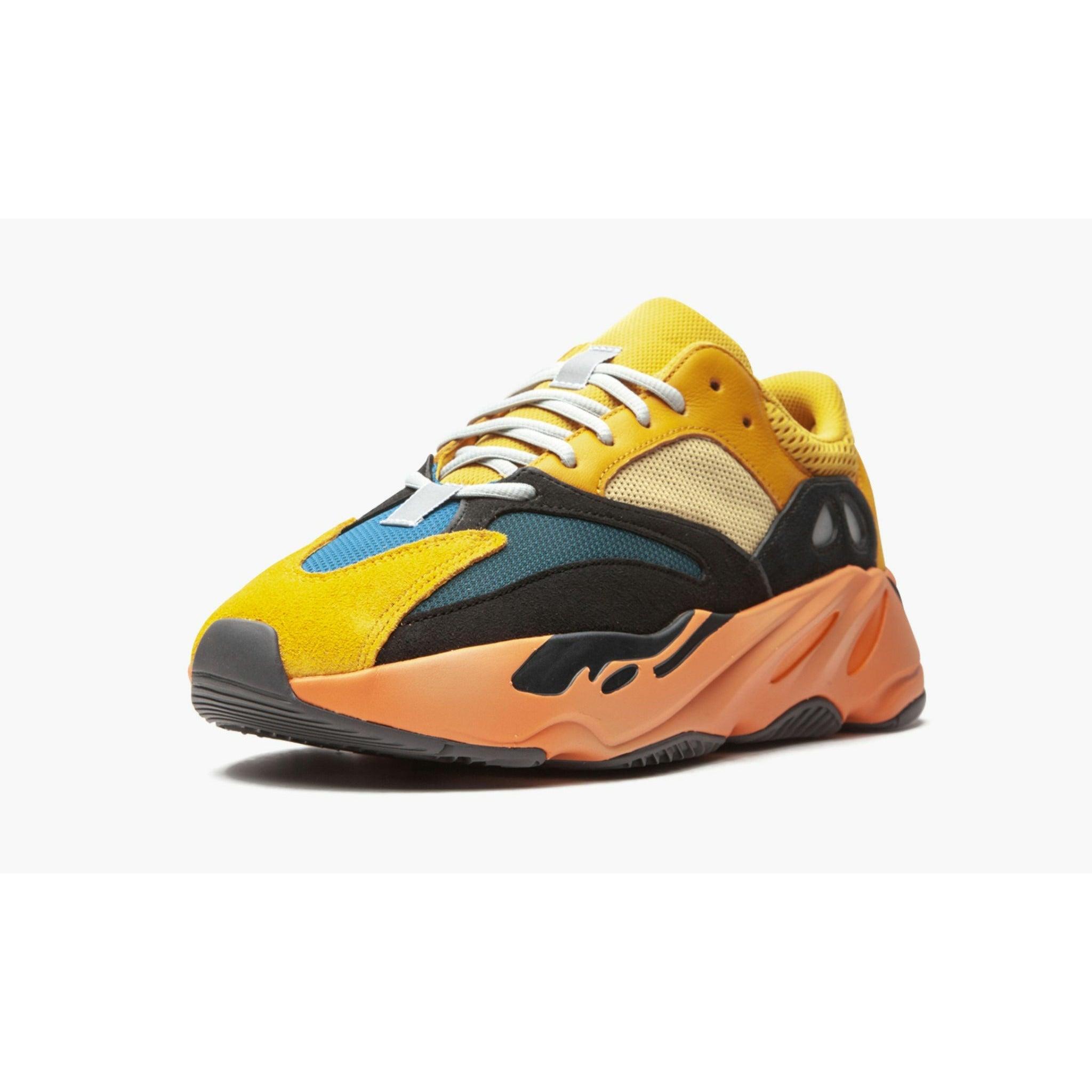 YEEZY BOOST 700 "Sun" - Plumas Kicks