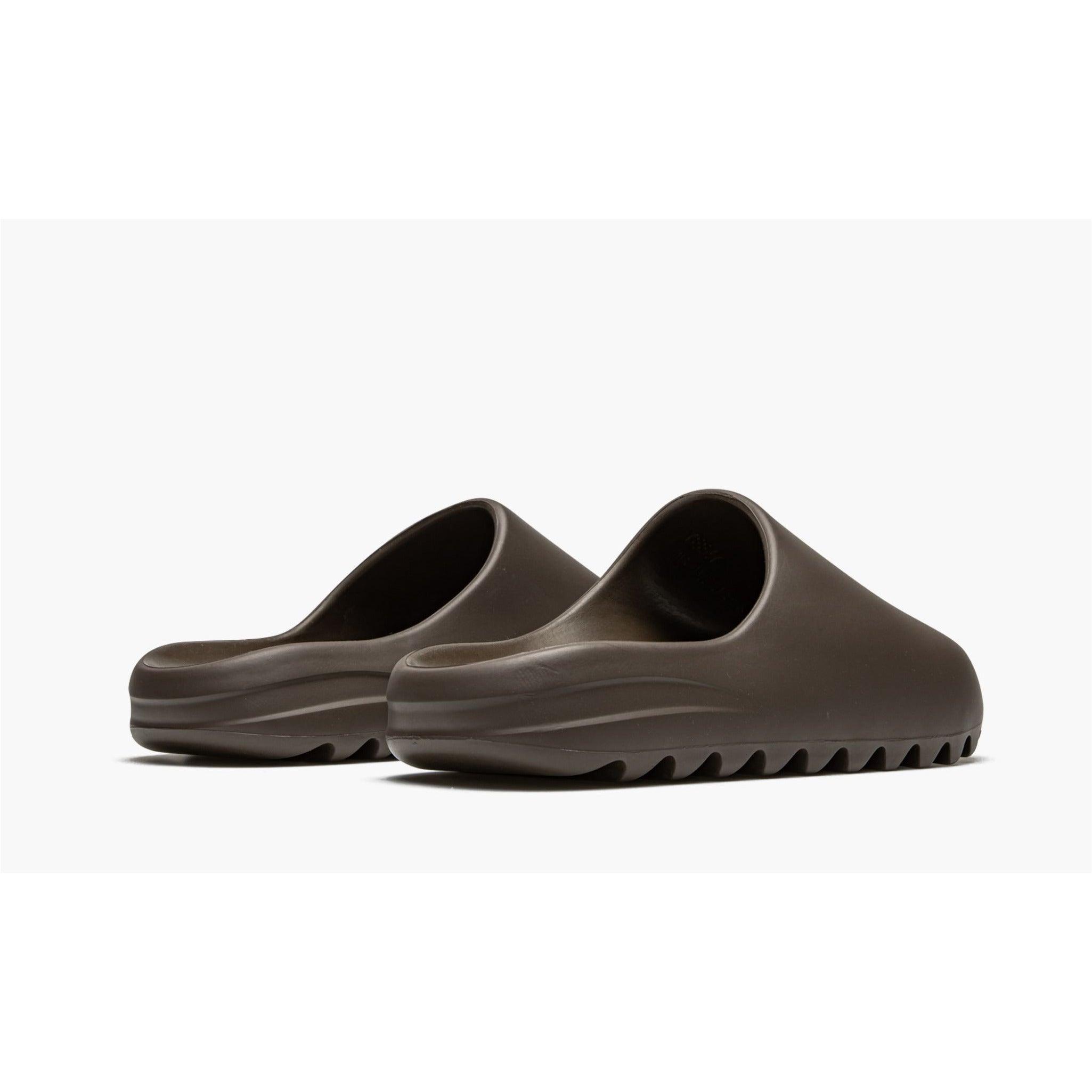 YEEZY SLIDE "Soot" - Plumas Kicks