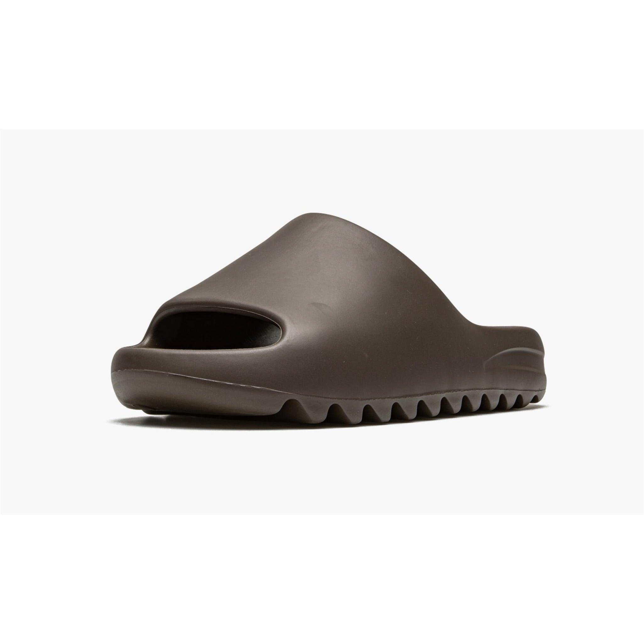 YEEZY SLIDE "Soot" - Plumas Kicks