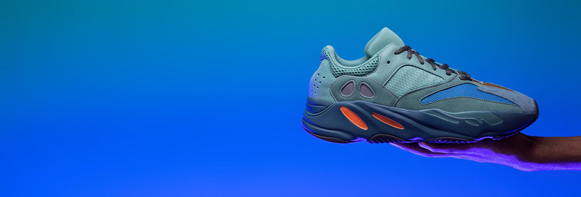 YEEZY BOOST 700 - Plumas Kicks