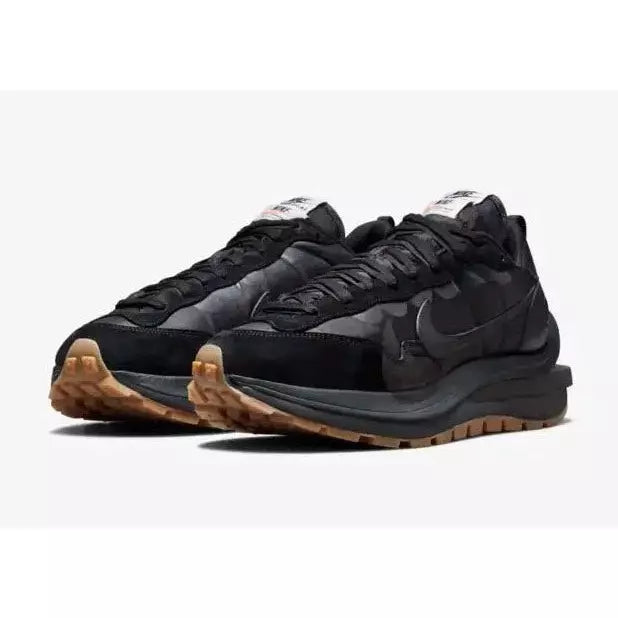 Nike Vaporwaffle Sacai " Black And Gum " - Plumas Kicks
