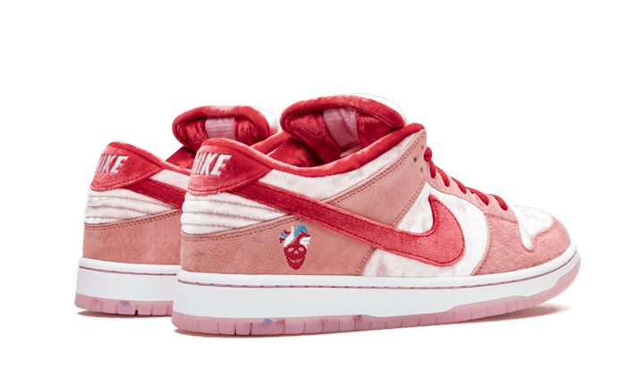 Dunk Low Strange Love