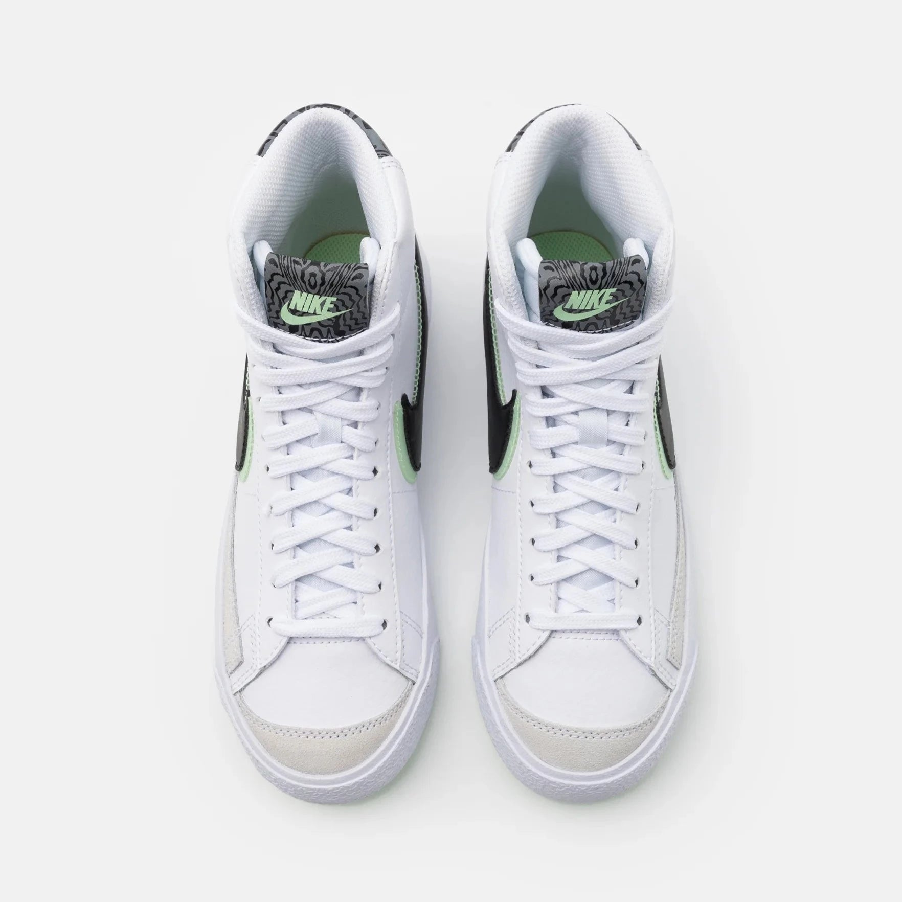 Blazer mid 77 white black green (gs) - Plumas Kicks